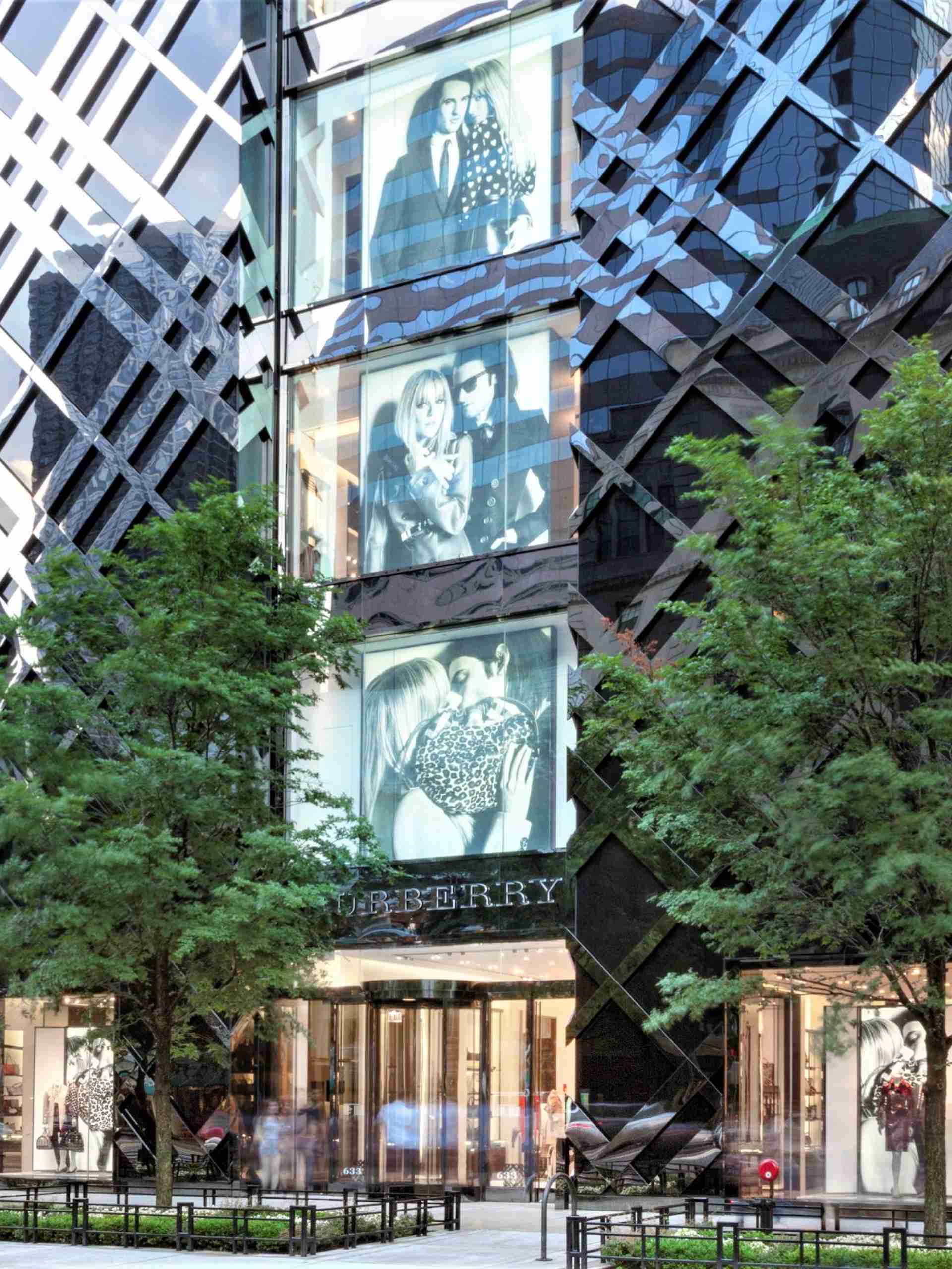Burberry signage trees4mp